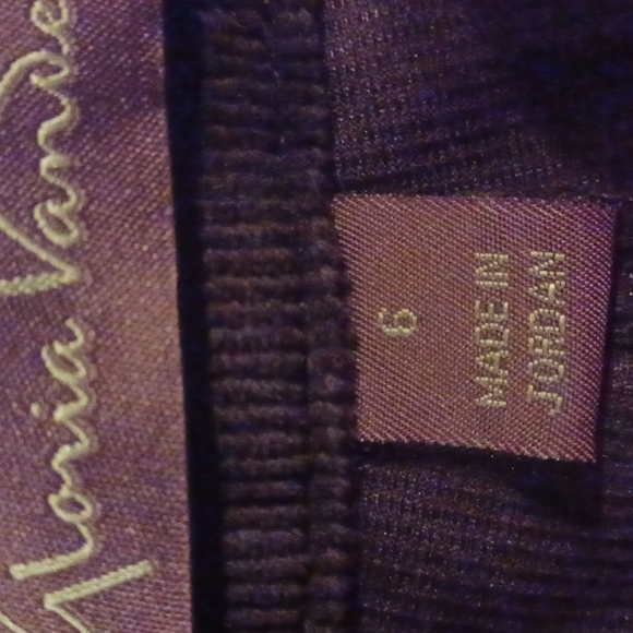 Gloria Vanderbilt, deep purple and strechy Jean style leggings. - Picture 3 of 8